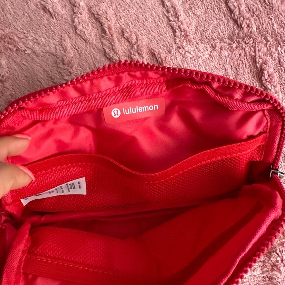 lululemon athletica Red everywhere belt bag brand new - Picture 8 of 8
